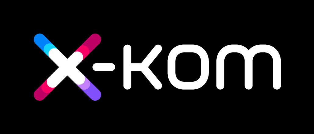 x kom logo kolorowe na czerni RGB 1030x441 1
